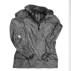Lululemon Rush Hour 1/2 Zip
Running Luon Spray Jacquard White Black sz 4